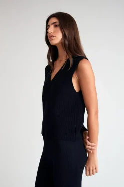 Longline Knit Vest (Black)